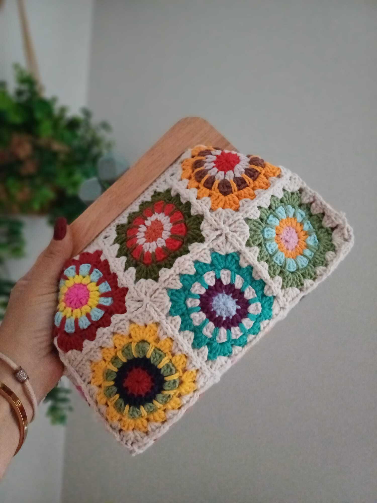 El Örgüsü Ahşap Burslu Koton Motif Büyükanne Çantası