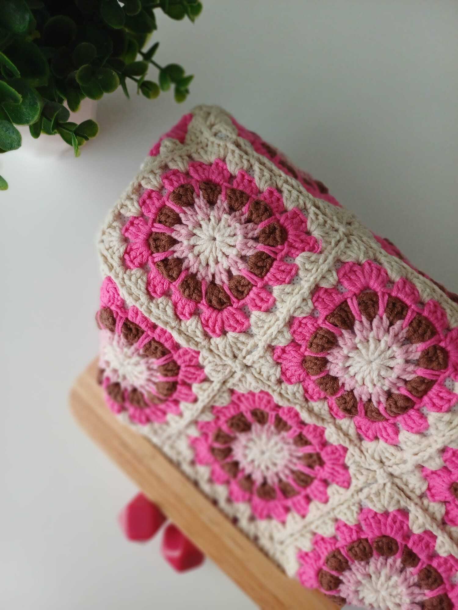 El Örgüsü Ahşap Burslu Koton Motif Pembe Çanta