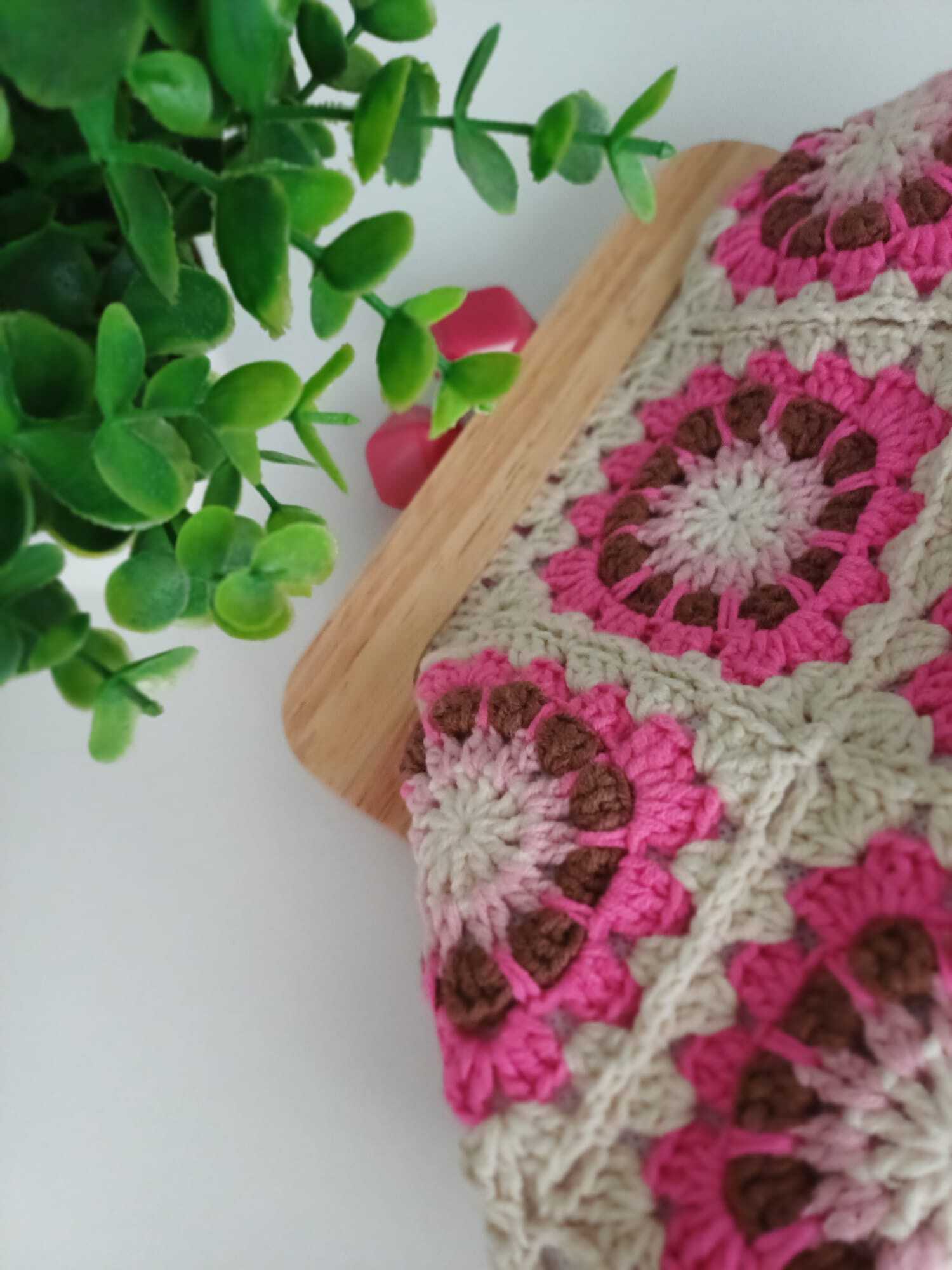 El Örgüsü Ahşap Burslu Koton Motif Pembe Çanta