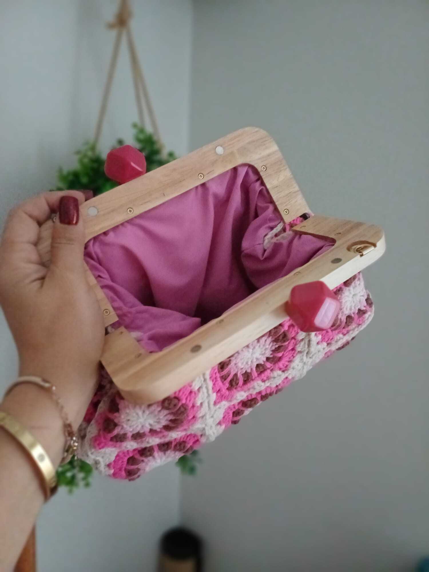 El Örgüsü Ahşap Burslu Koton Motif Pembe Çanta