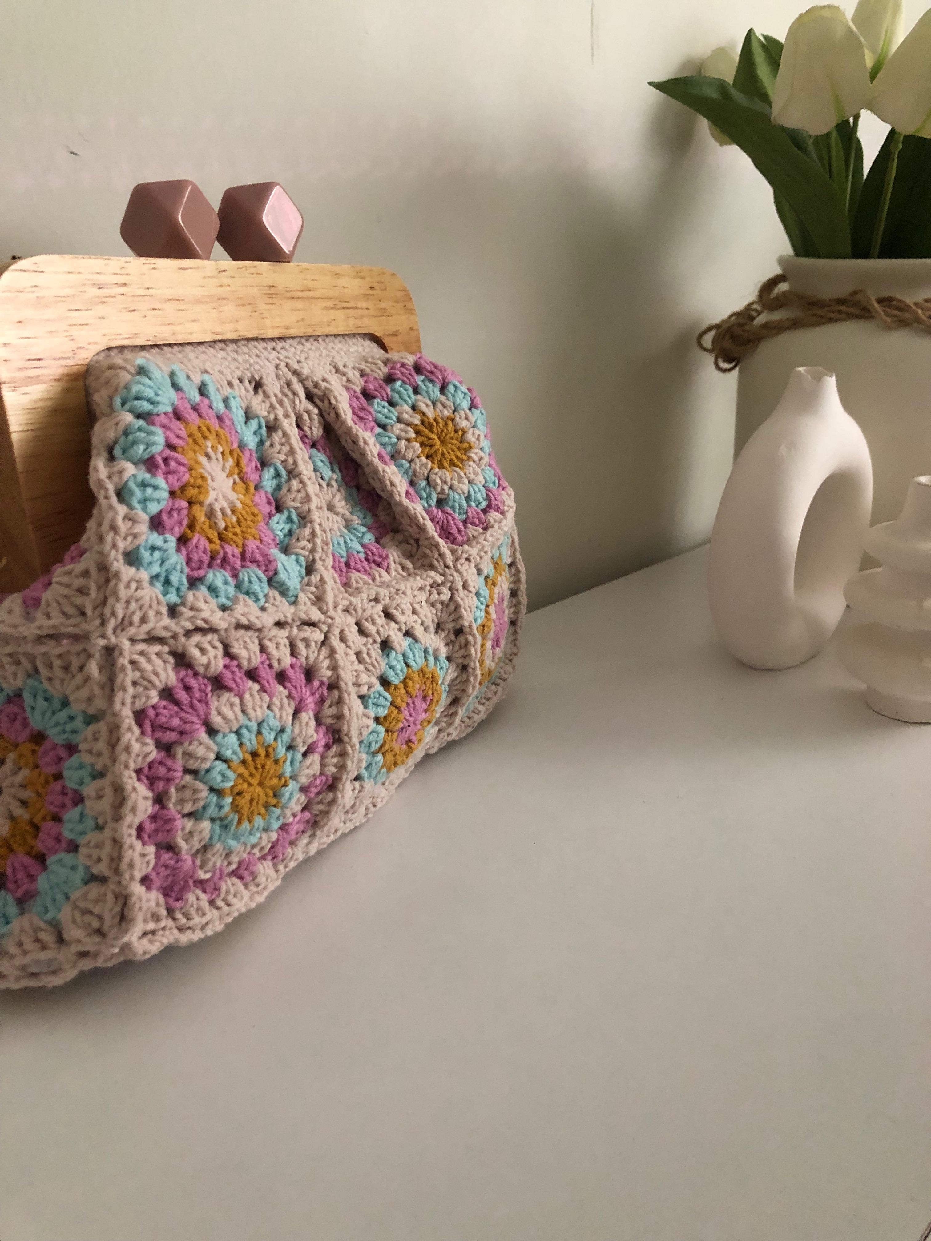 El Örgüsü Ahşap Burslu Pudra Çanta