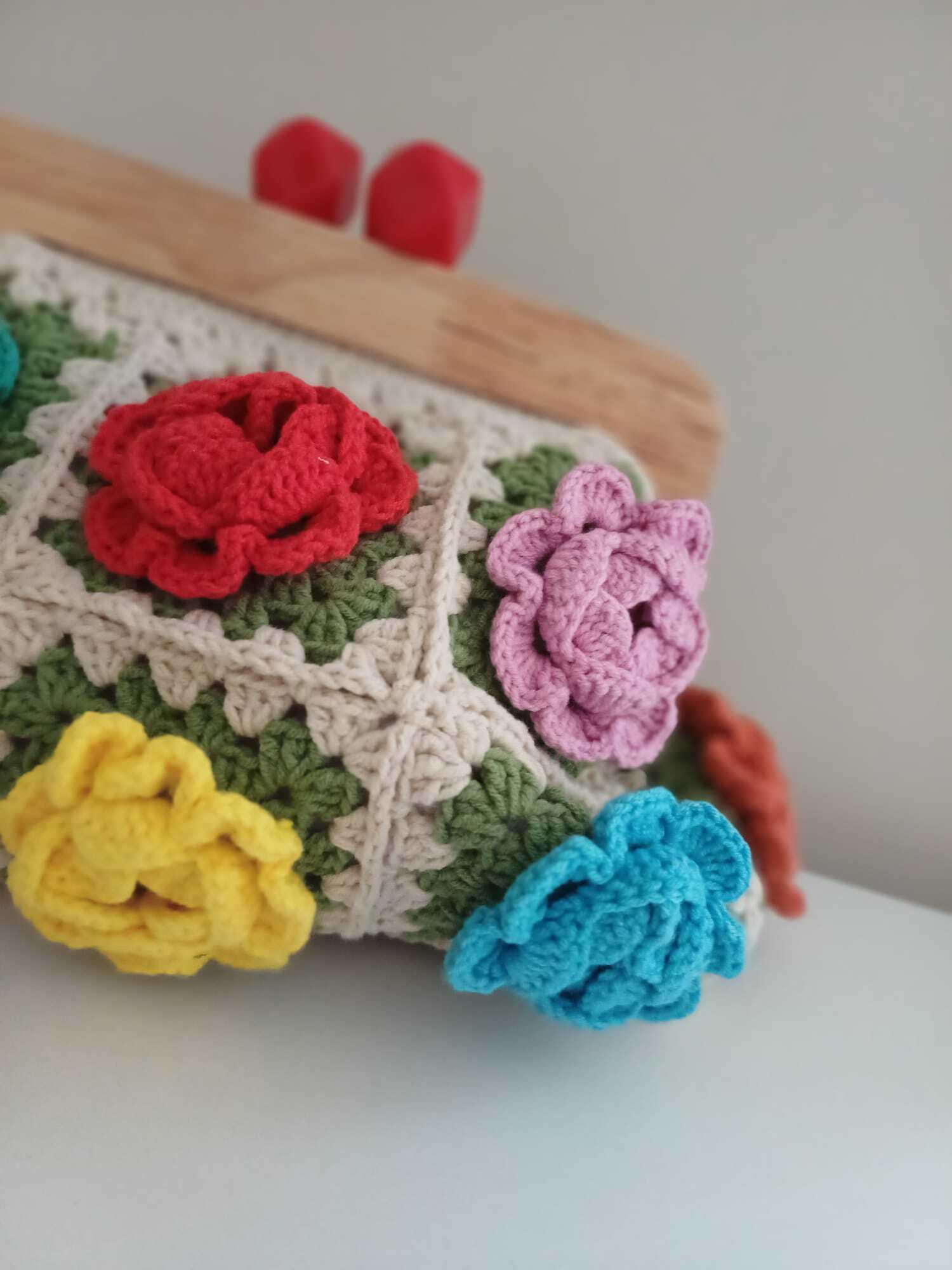 El Örgüsü Ahşap Burslu Koton Motif Büyükanne Çantası