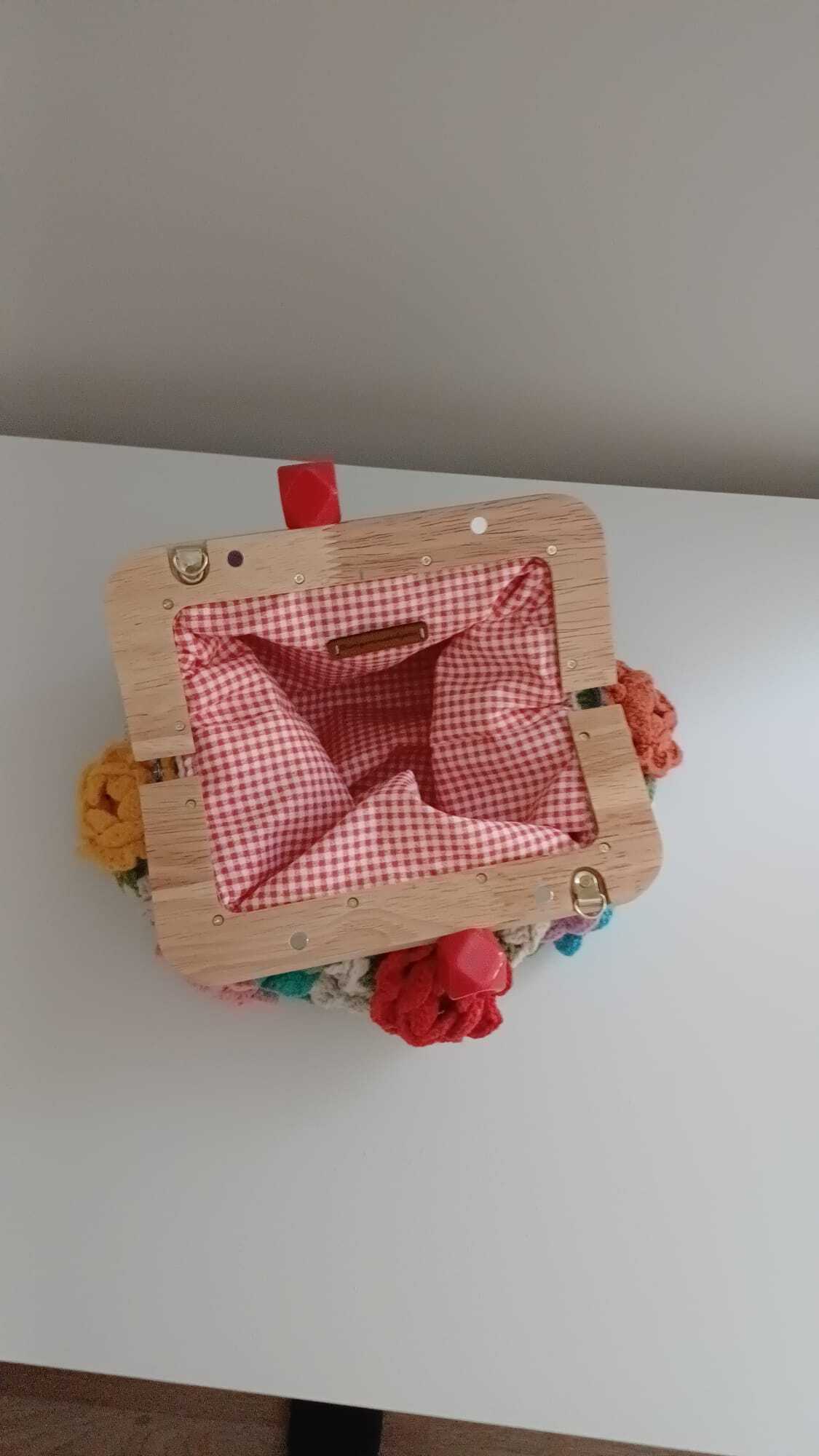 El Örgüsü Ahşap Burslu Koton Motif Büyükanne Çantası