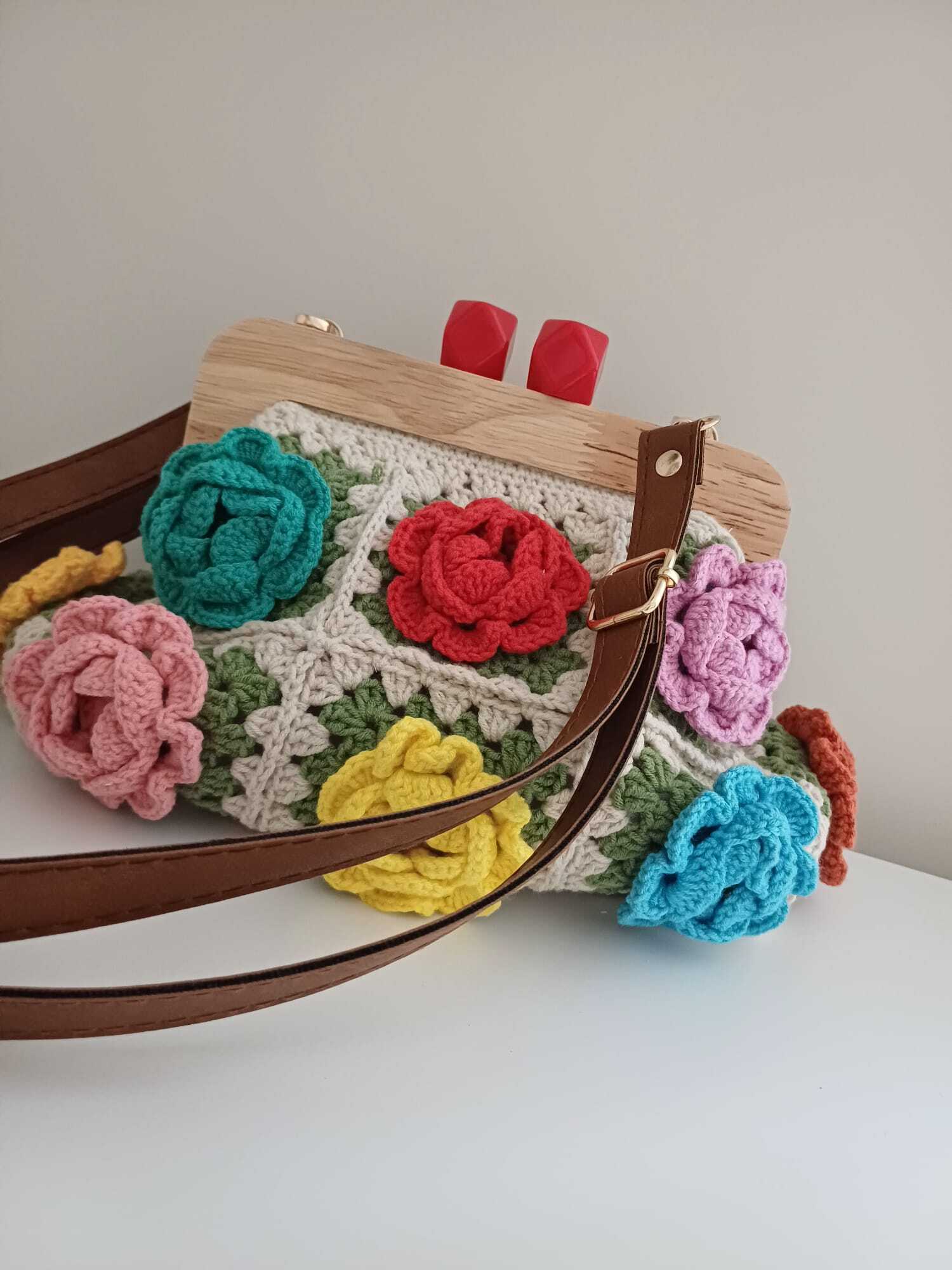 El Örgüsü Ahşap Burslu Koton Motif Büyükanne Çantası