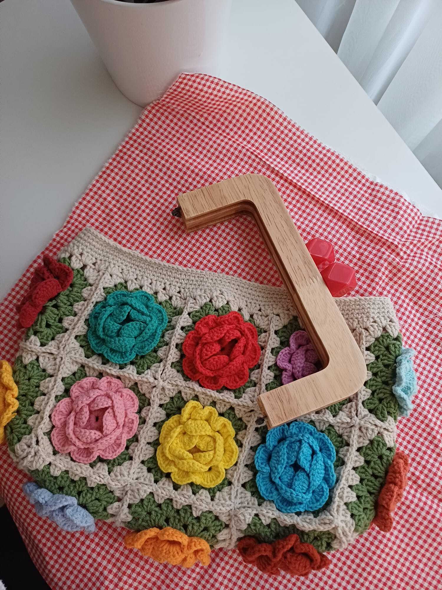 El Örgüsü Ahşap Burslu Koton Motif Büyükanne Çantası