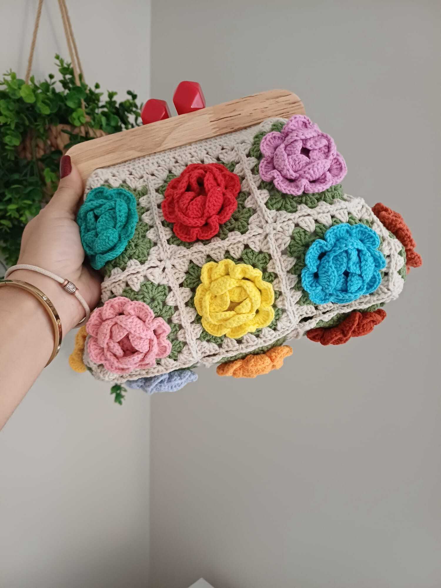 El Örgüsü Ahşap Burslu Koton Motif Büyükanne Çantası