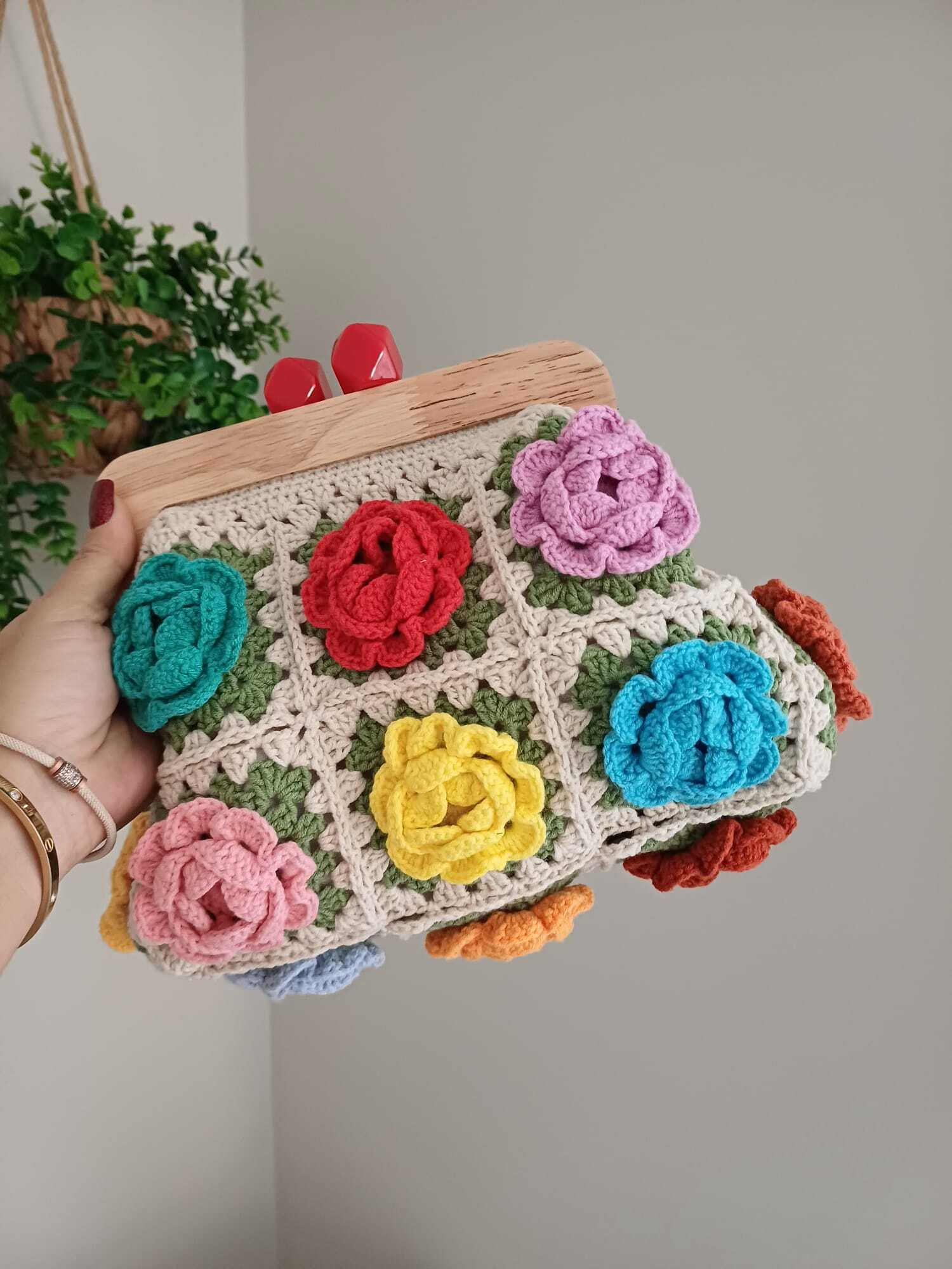 El Örgüsü Ahşap Burslu Koton Motif Büyükanne Çantası